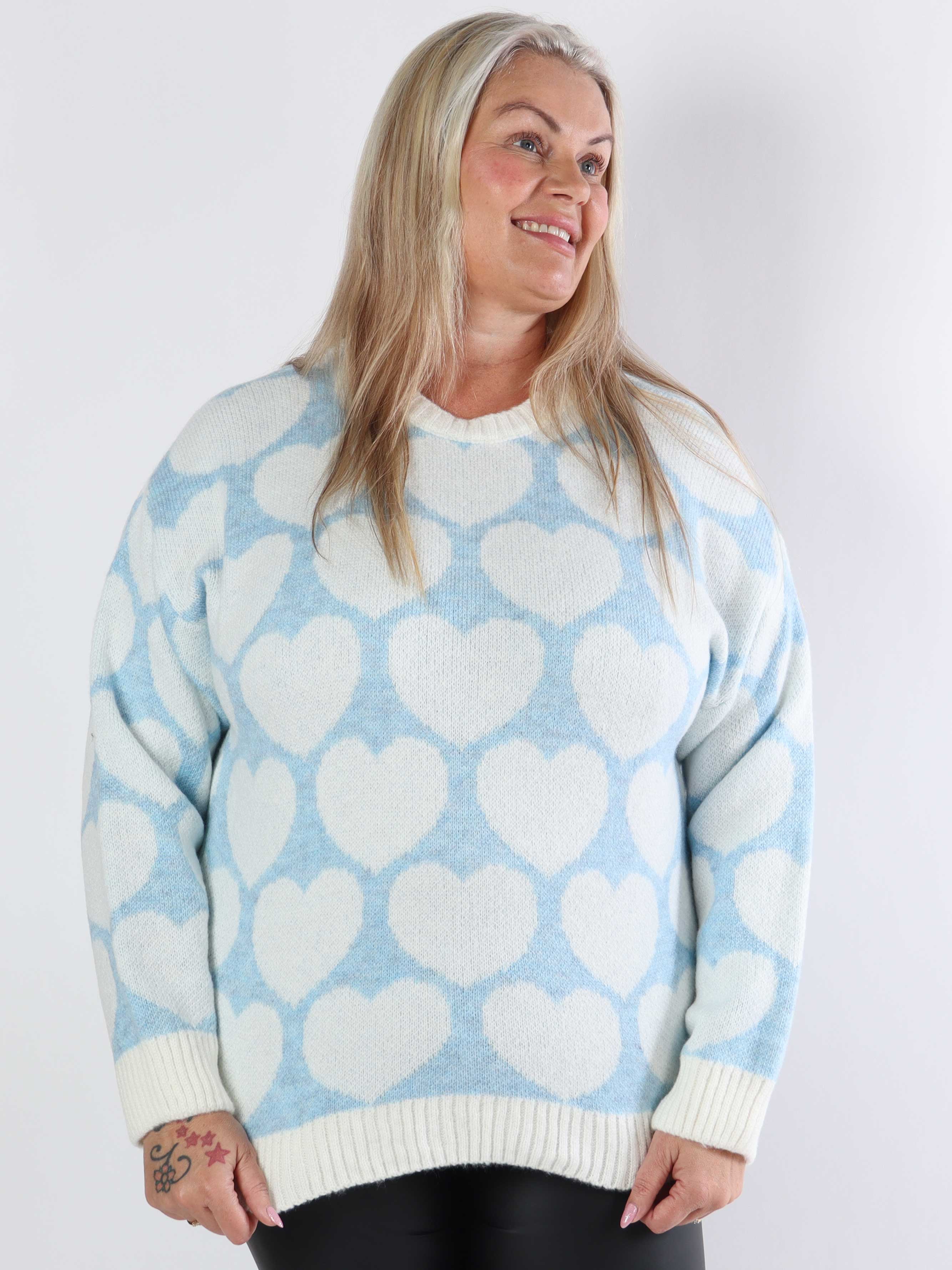 Saidy - Tjock plus size stickad blus med hjärtan